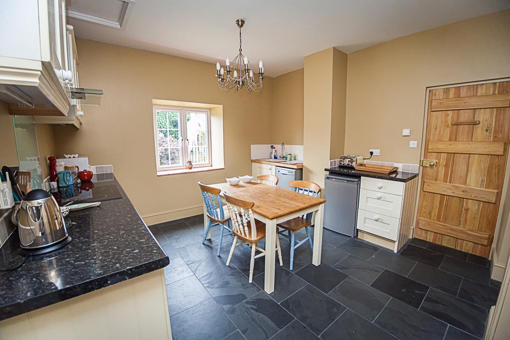 Stoodleigh Court Coach House Bed and Breakfast Tiverton  Exteriör bild