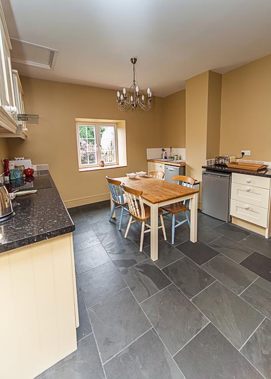 Stoodleigh Court Coach House Bed and Breakfast Tiverton  Exteriör bild